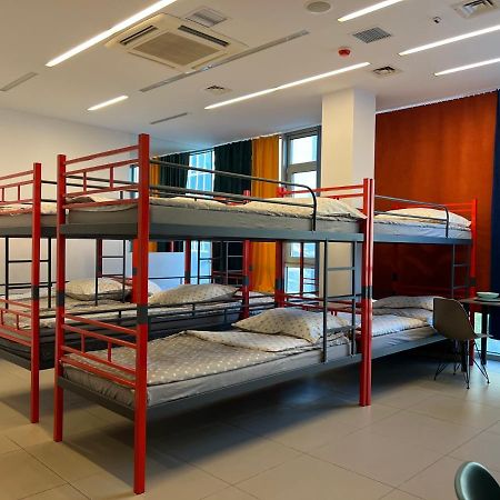 Hostel Fuchs Варшава Экстерьер фото