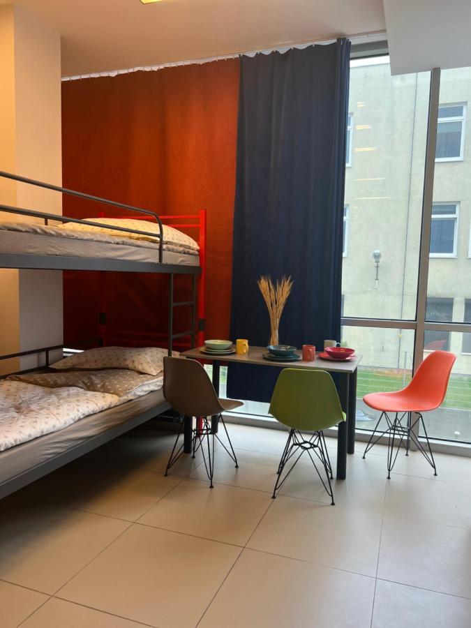 Hostel Fuchs Варшава Экстерьер фото